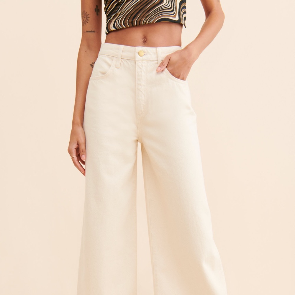 High Rise Cropped Jeans
Triarchy - Picture 3 of 4